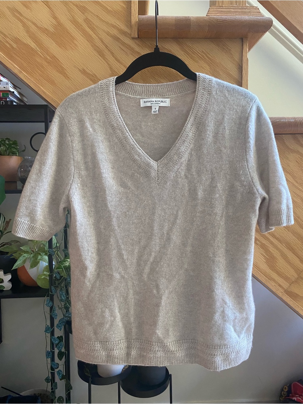 Banana Republic Lightweight Cashmere V-Neck Short Sleeve Sweater Taupe NWOT